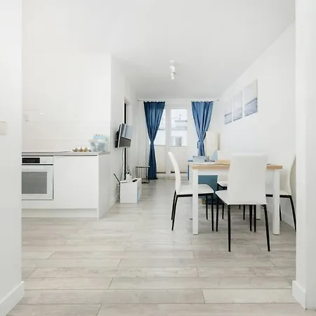 Apartment Jasny Z Balkonem W Swinoujsciu By Renters Swinemünde